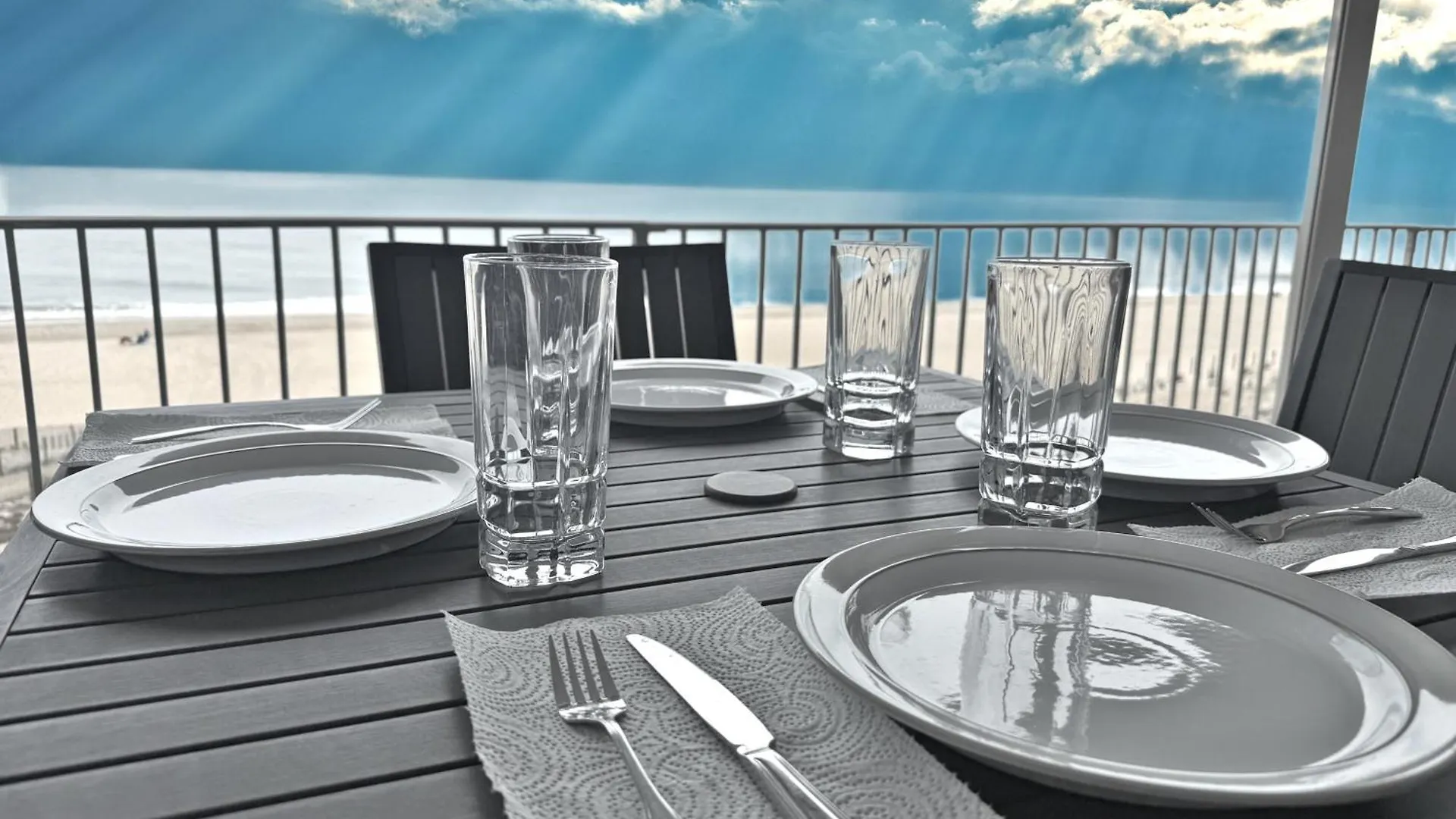 オーシャン・シティFamily Friendly 2Br, Amazing Unobstructed Ocean View,Huge Balcony, Poolアパートメント 0*, オーシャン・シティ
